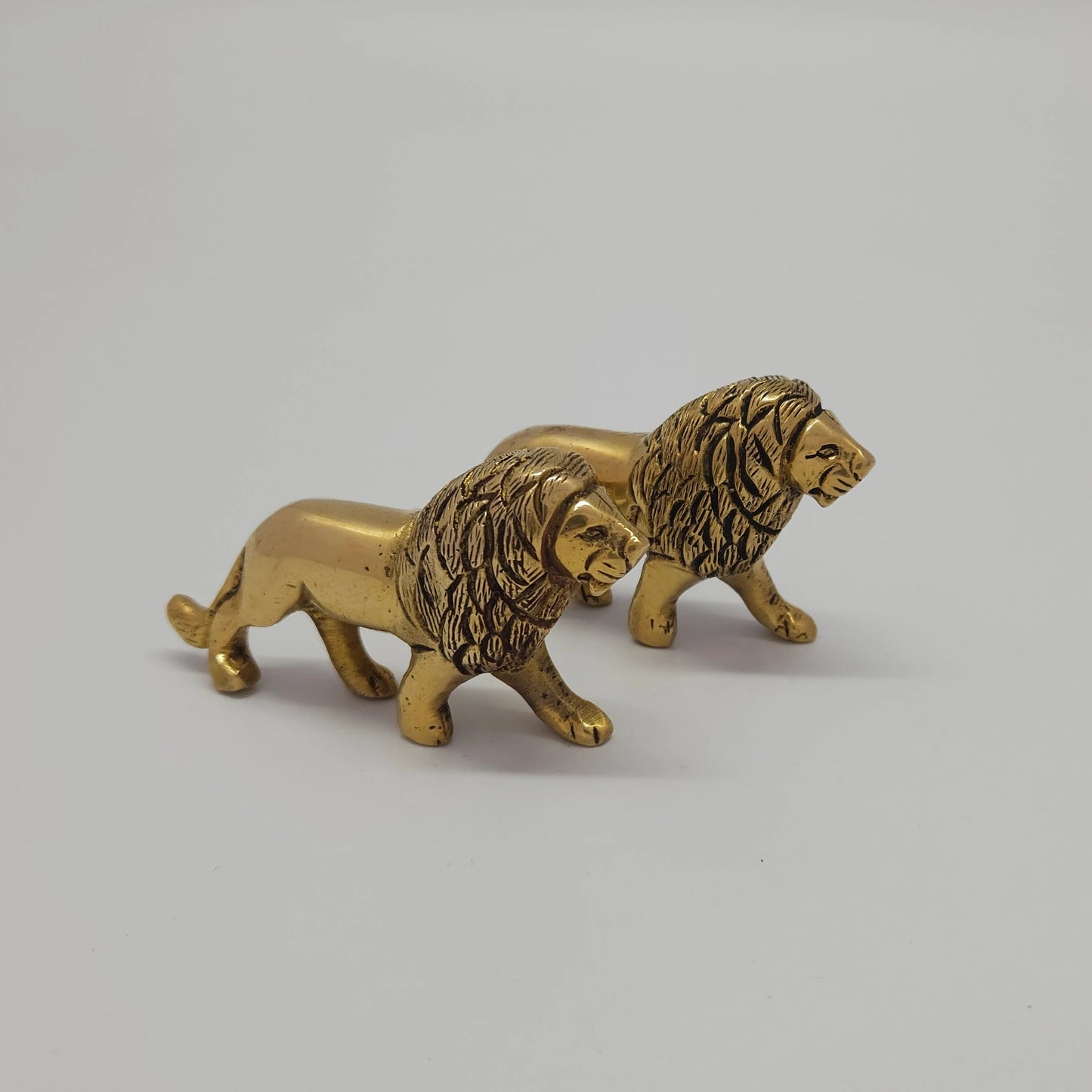 Lion Stand 150gm Antique