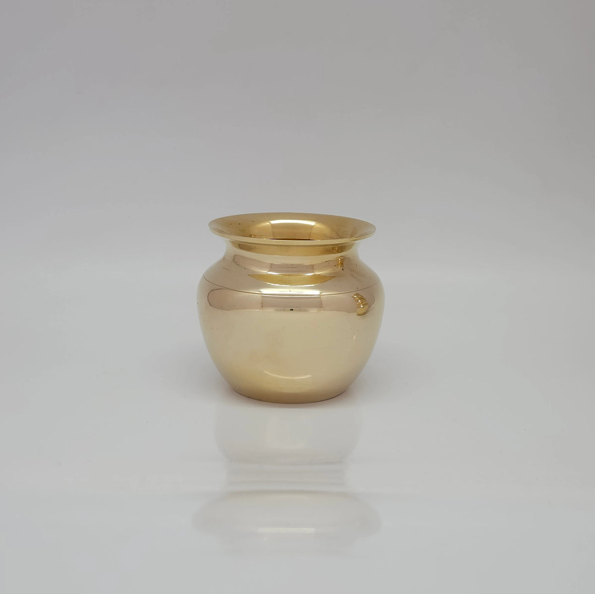 Bronze kubera chombu