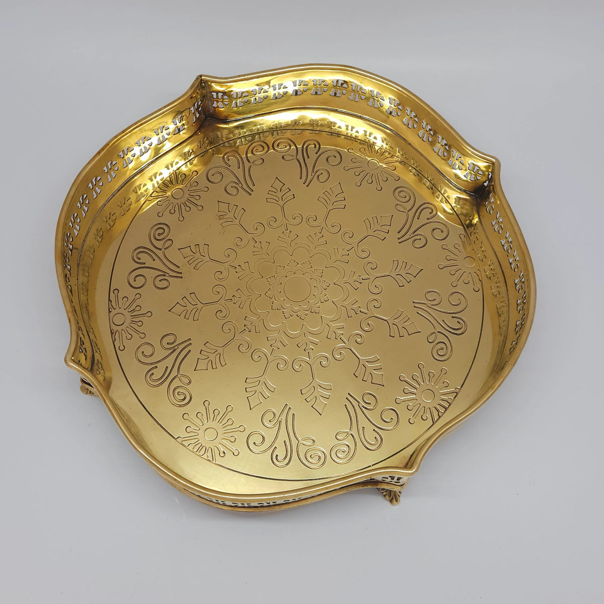 Round pahaldar jali tray