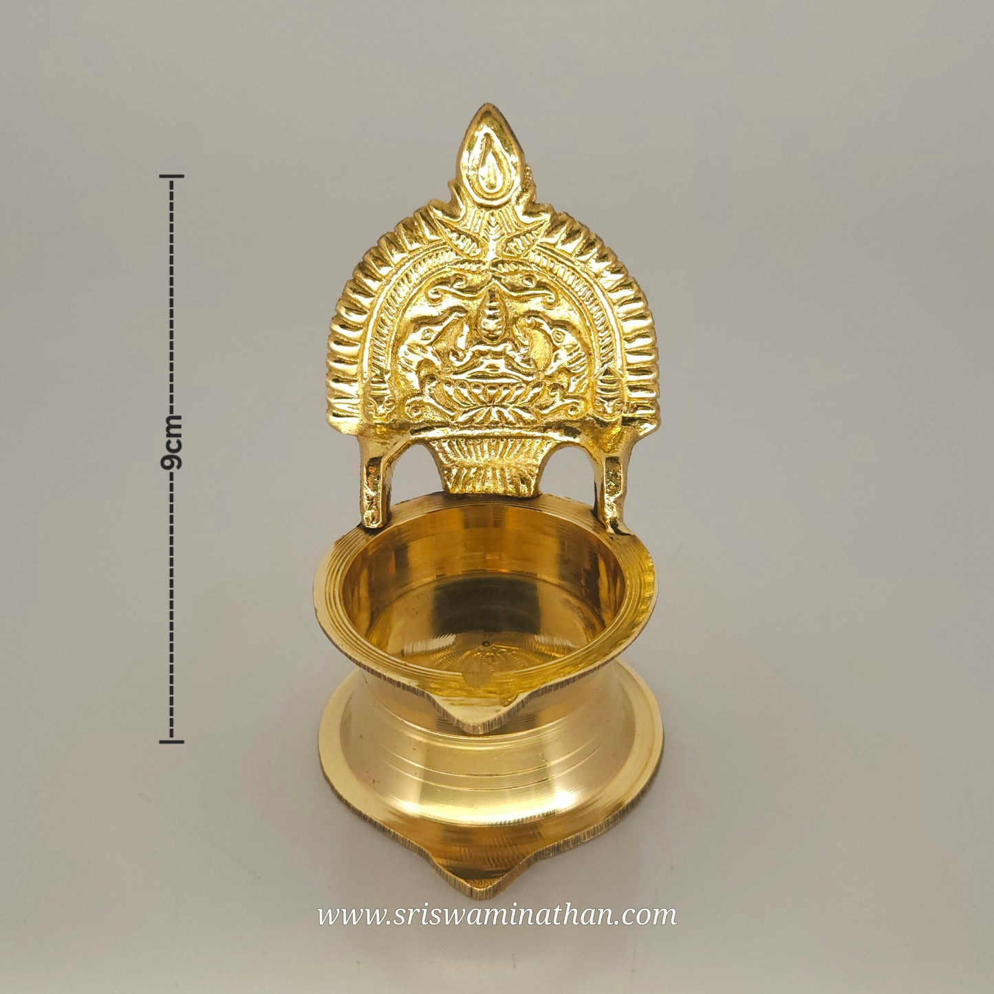 Lakshmi Vilakku No. 3