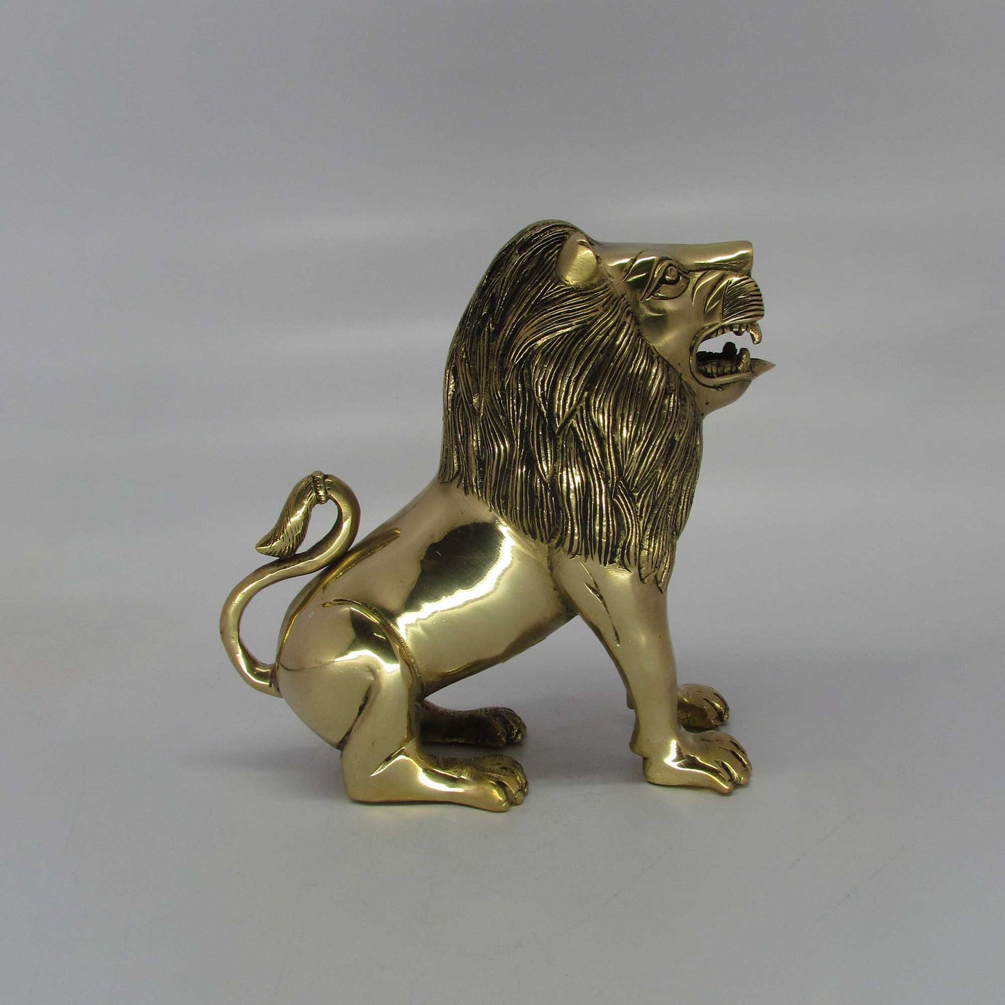 Lion Sitting 3.5 Kg Antic