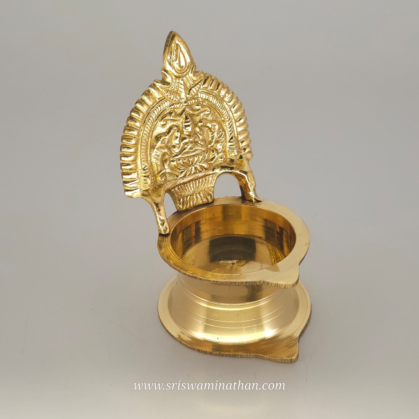 Lakshmi Vilakku No. 3