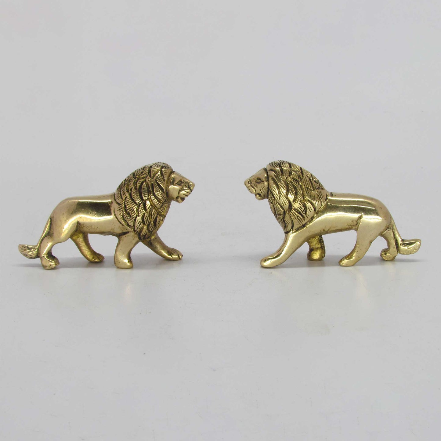 Lion Stand 150gm Antique