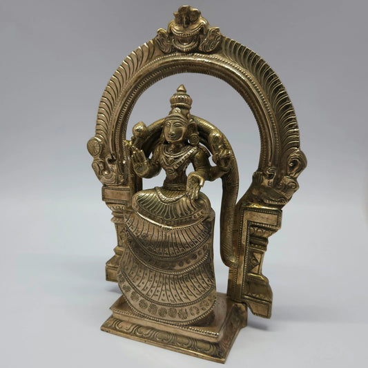 Alamelu Manga Panchaloha Idol Right Angle Stepped Peetham Prabhavali Arch Tiruchanur