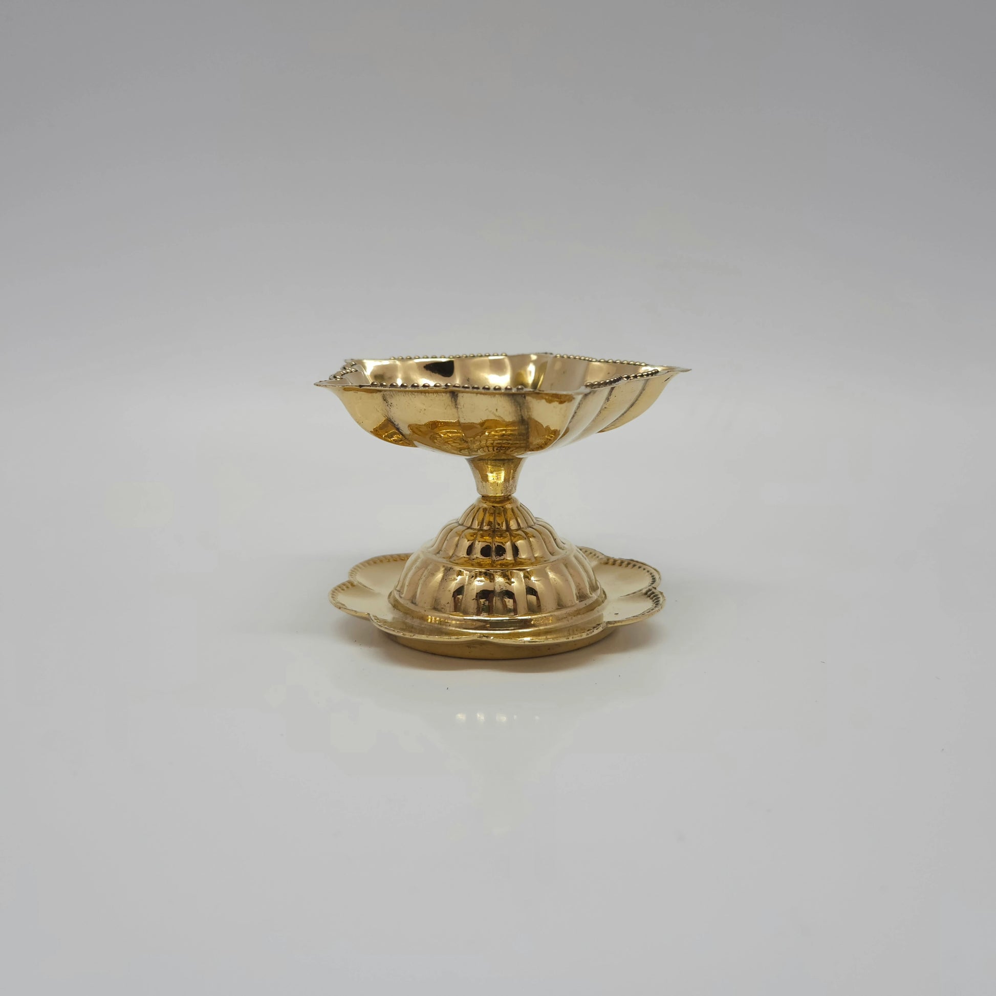 Close-up view of the beautiful flower-shaped bottom base stand and the lower oil tier.