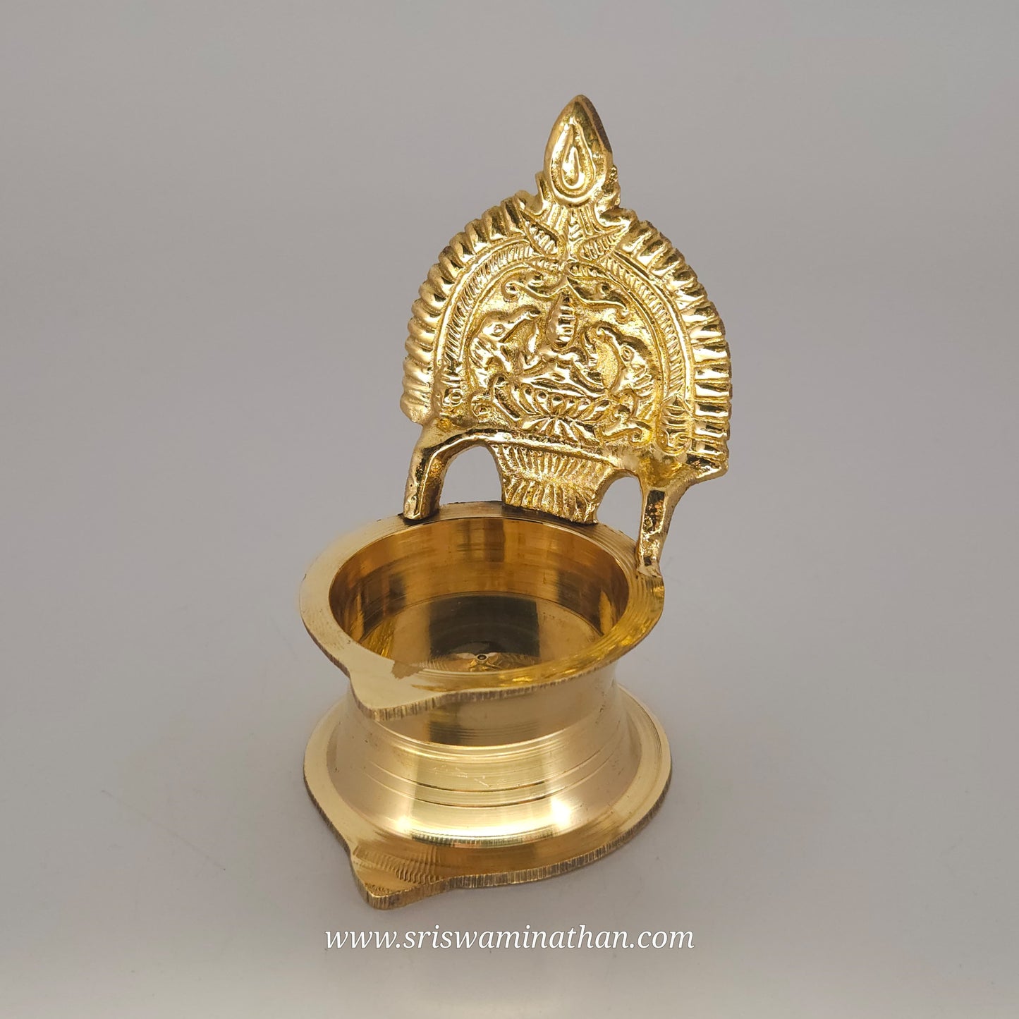 Lakshmi Vilakku No. 3