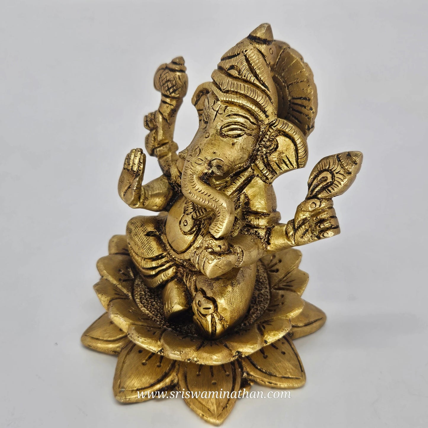 5 Inches Vinayagar Sitting on Lotus