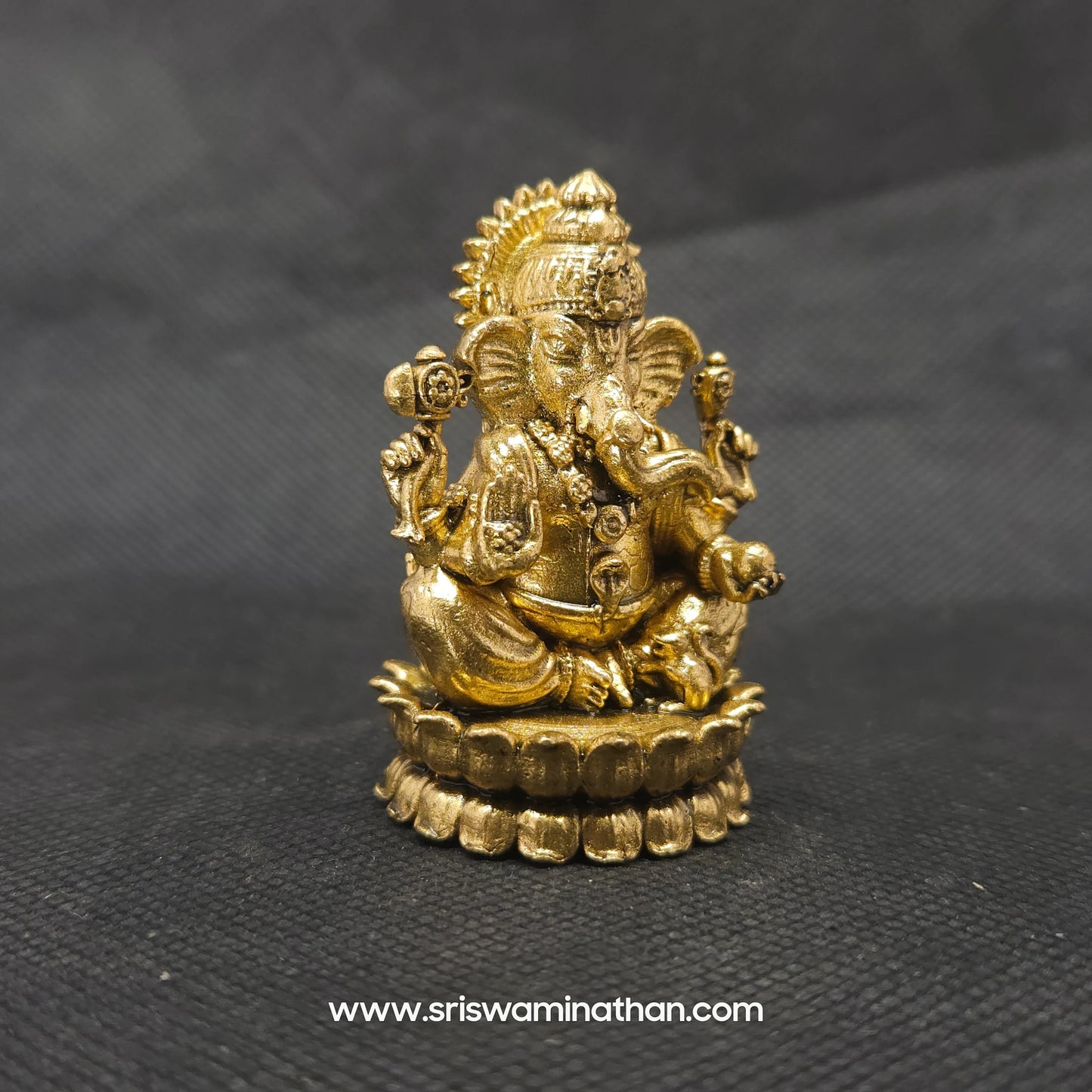 vinayagar with laddu