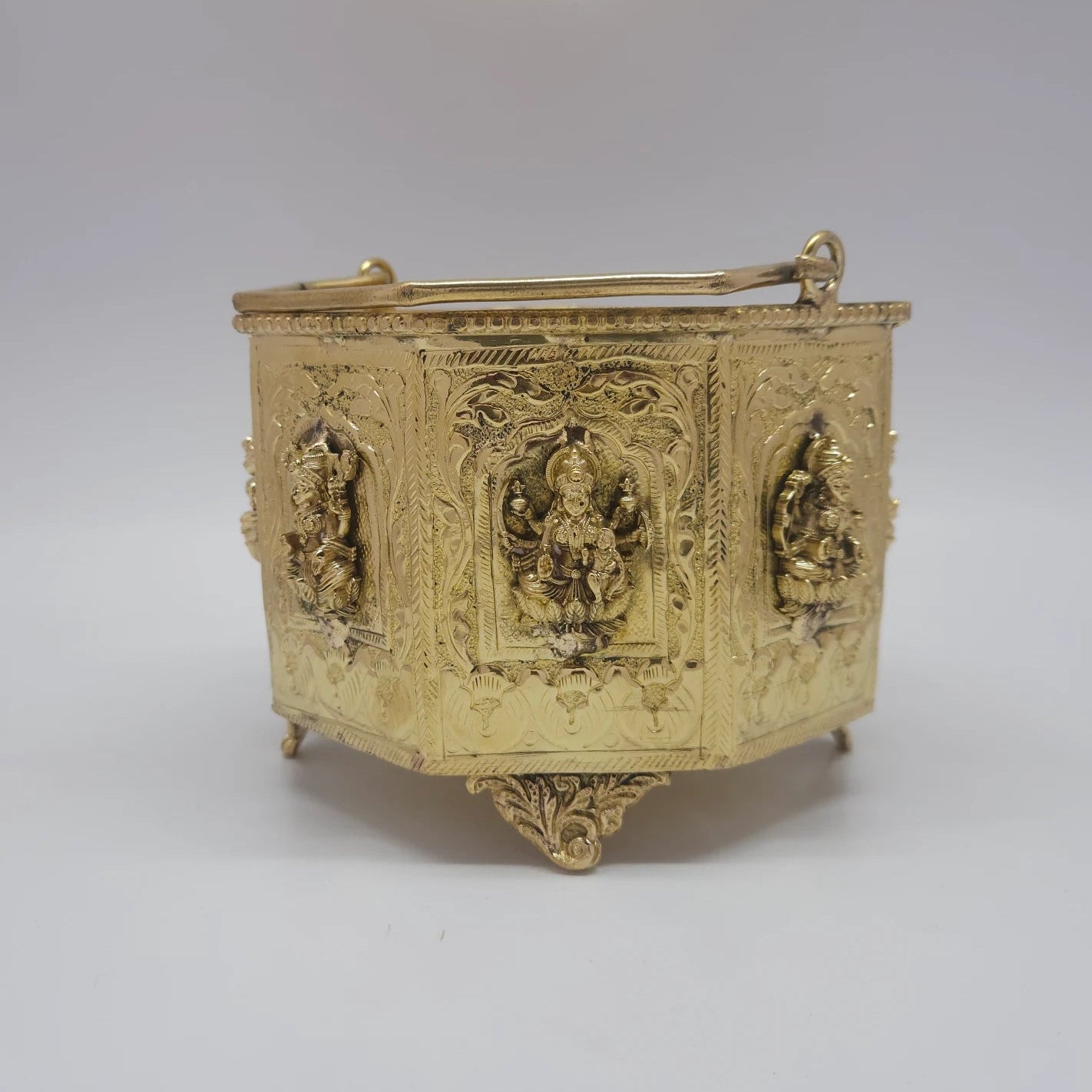 Vaikuntha Lakshmi Patra – Heavy Brass Ashtalakshmi Ghangal Basket | Phool Butti & Ritual Patra | Kumbakonam