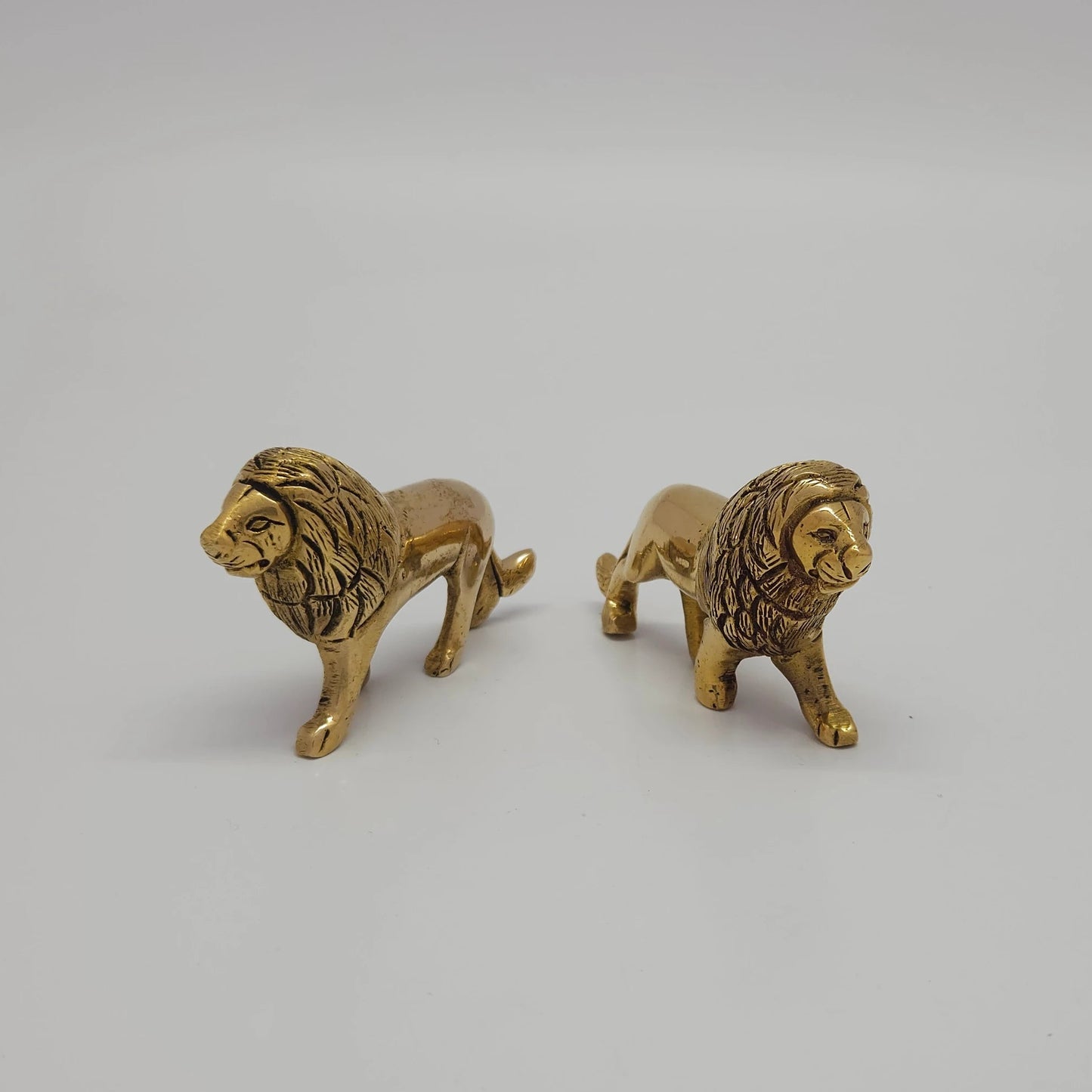 Lion Stand 150gm Antique
