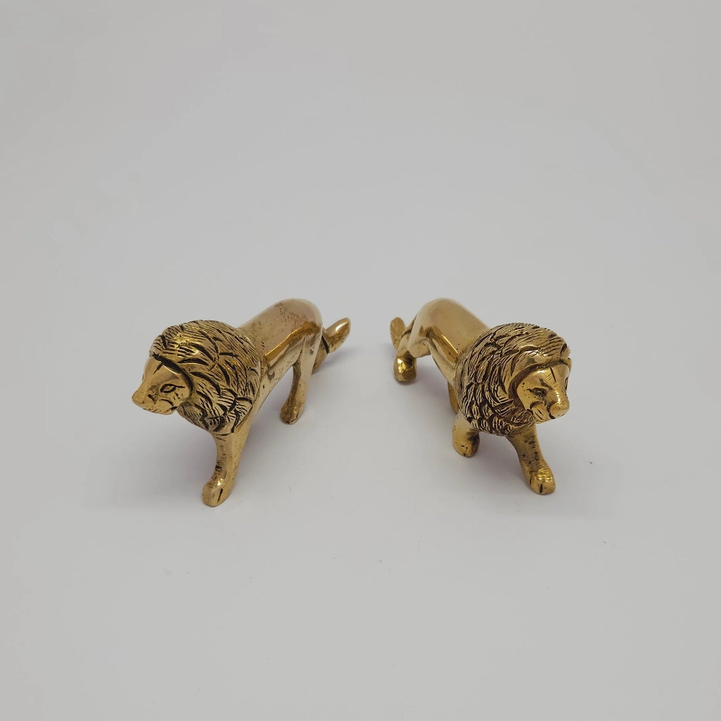 Lion Stand 150gm Antique