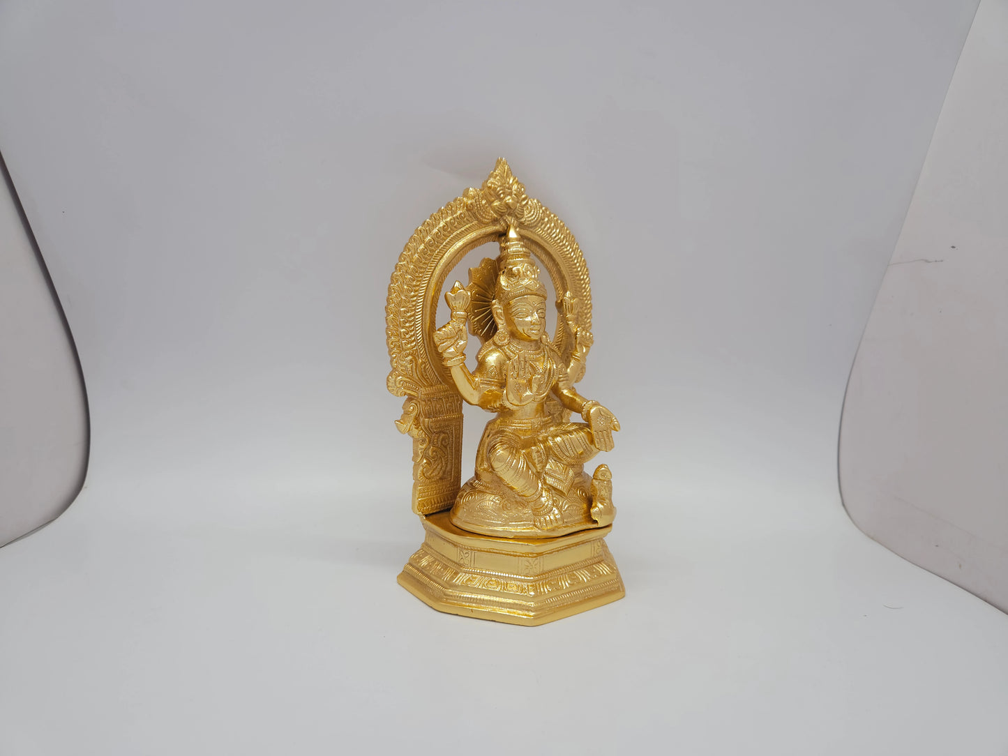 Lakshmi 4835