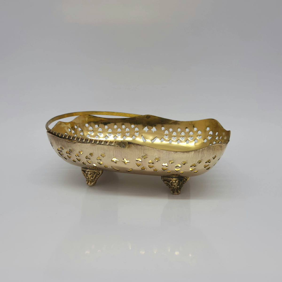 Vintage style flower basker
