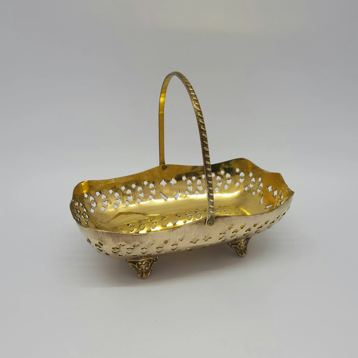 Vintage style flower basker