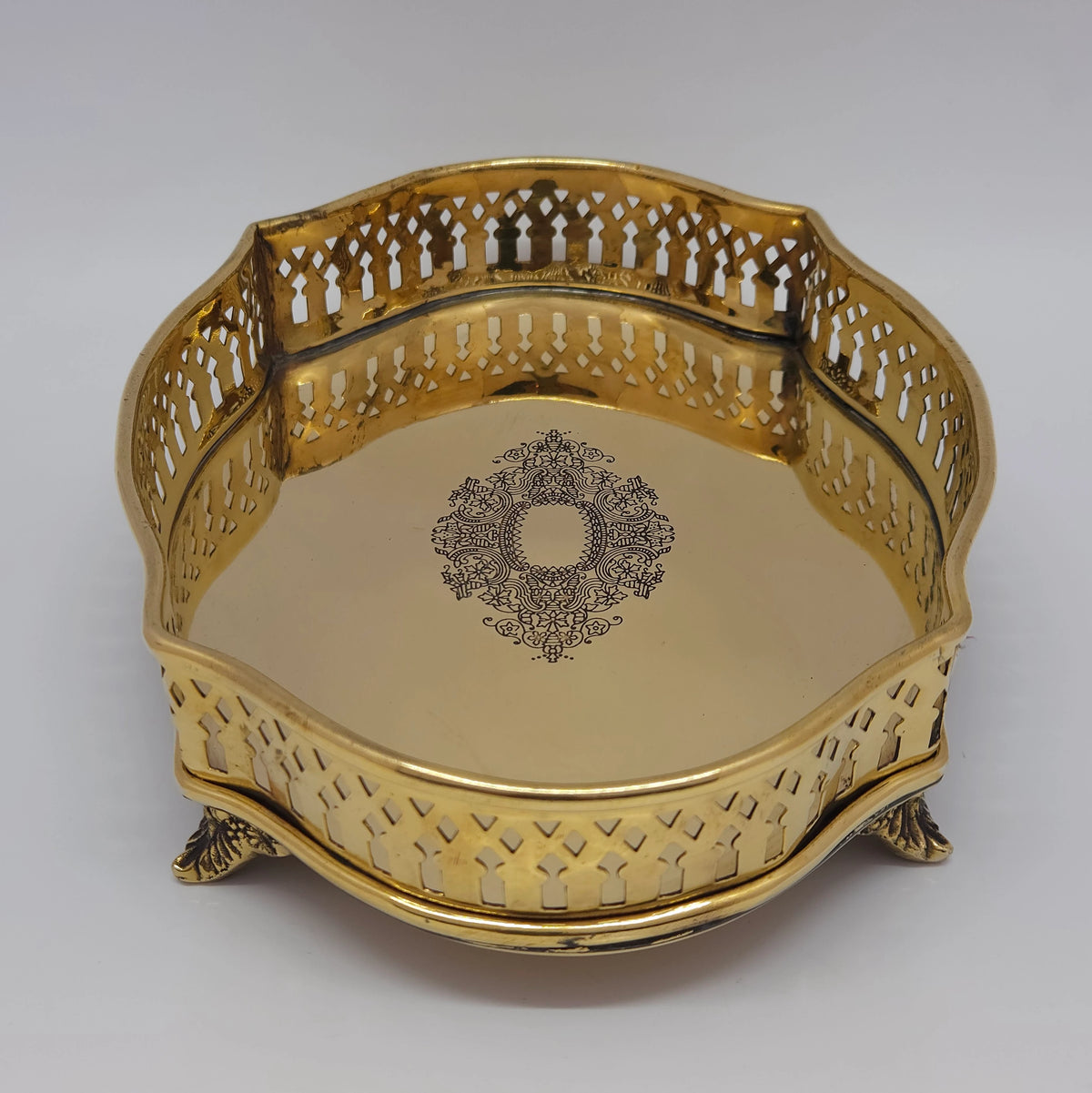 Pahaldhar jaali cut tray