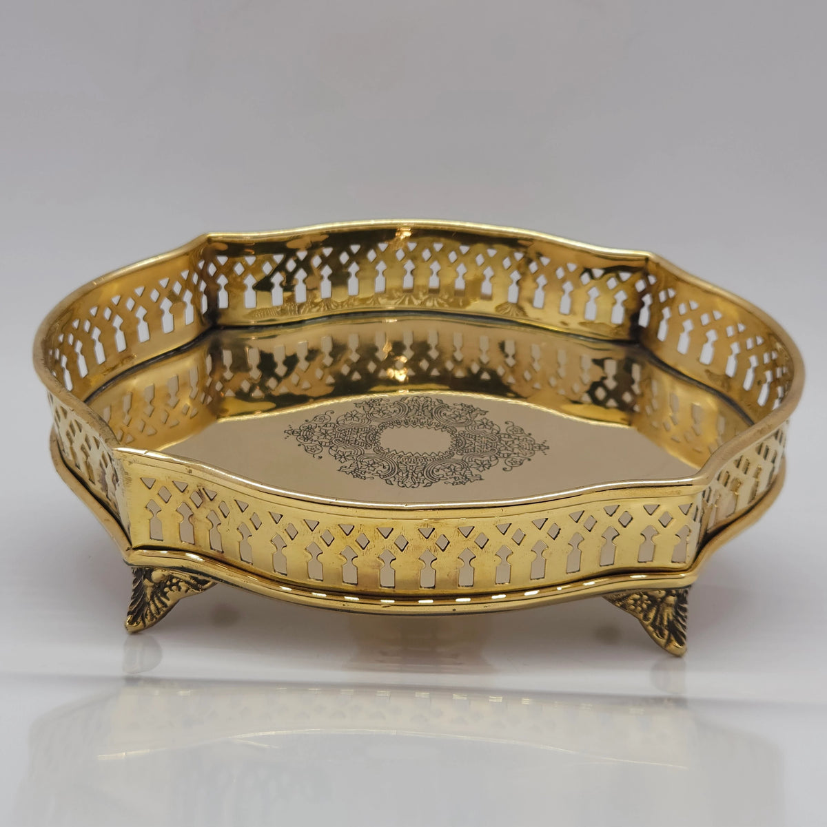 Pahaldhar jaali cut tray