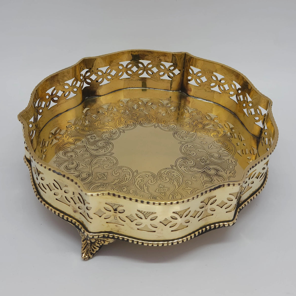 Round pahaldar jali tray