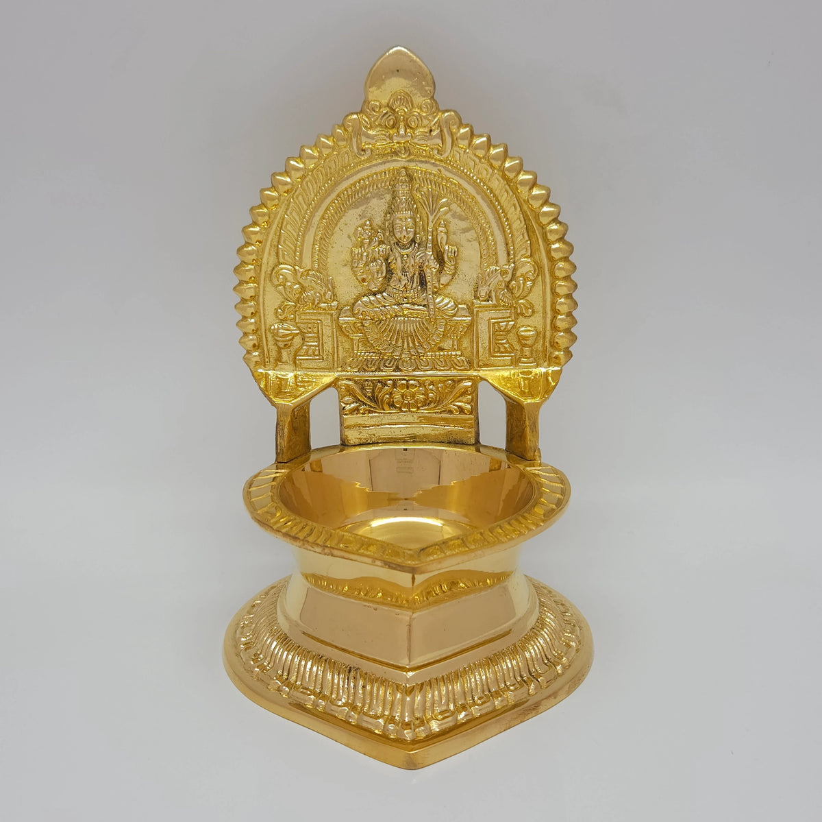 Karumbhu kamatchi vilakku