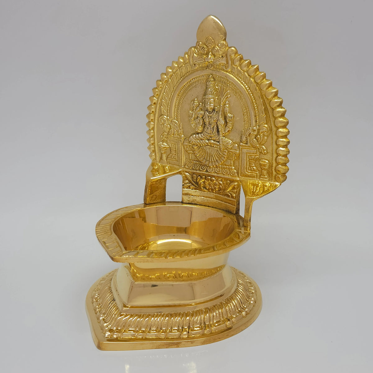 Karumbhu kamatchi vilakku