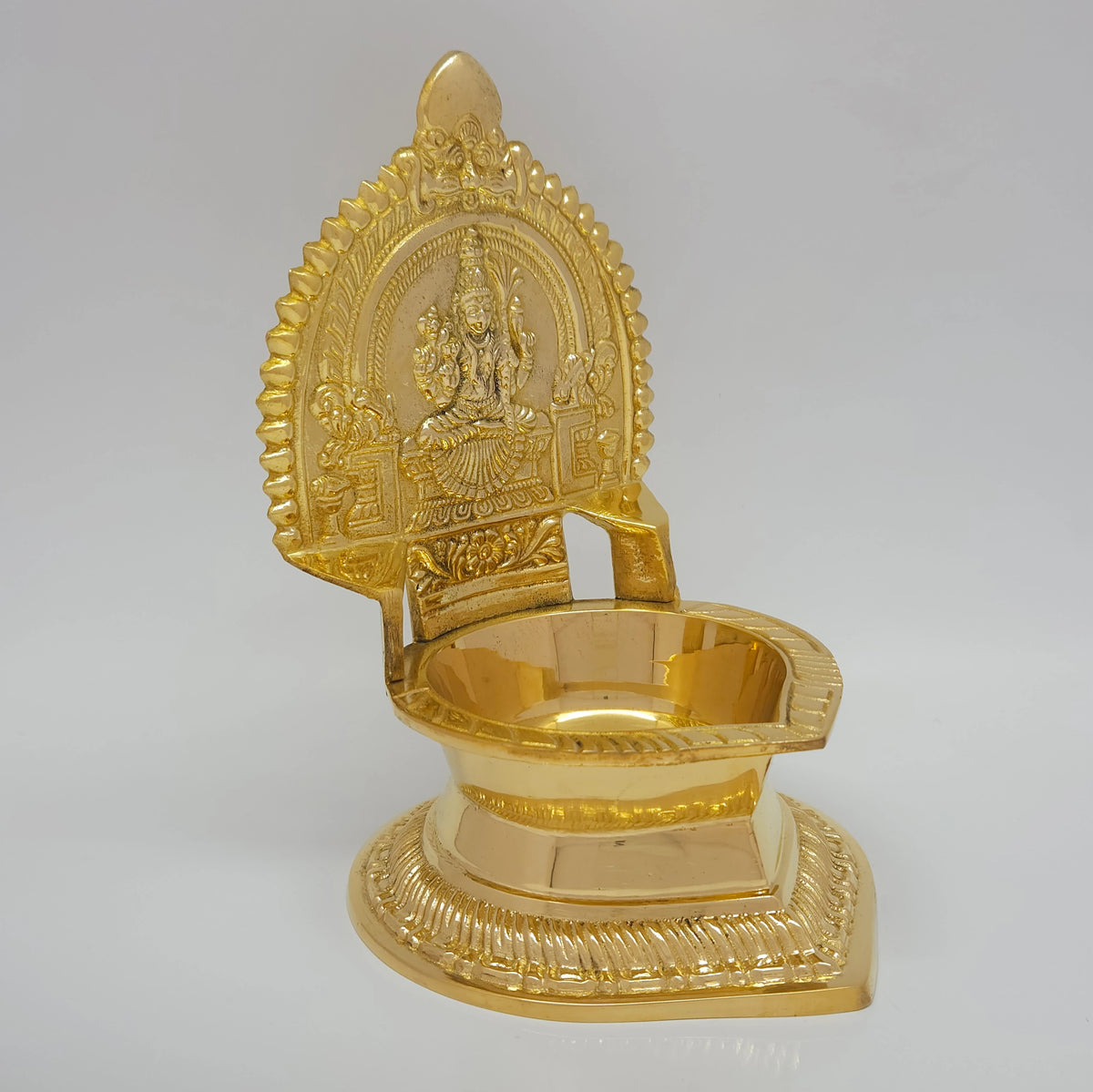 Karumbhu kamatchi vilakku