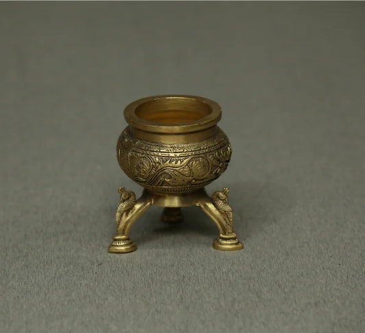 Lota W/o Nandhi .750gm Antique