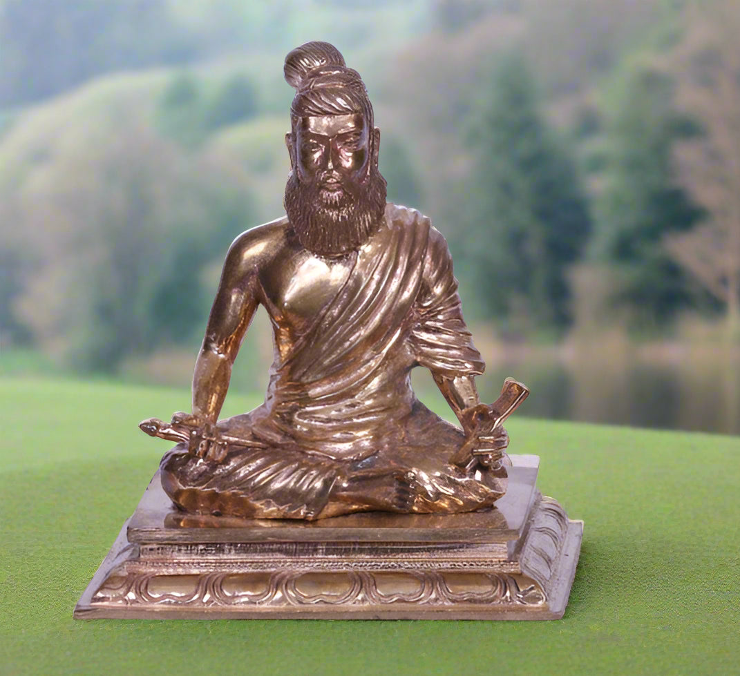 Statue Thiruvalluvar
