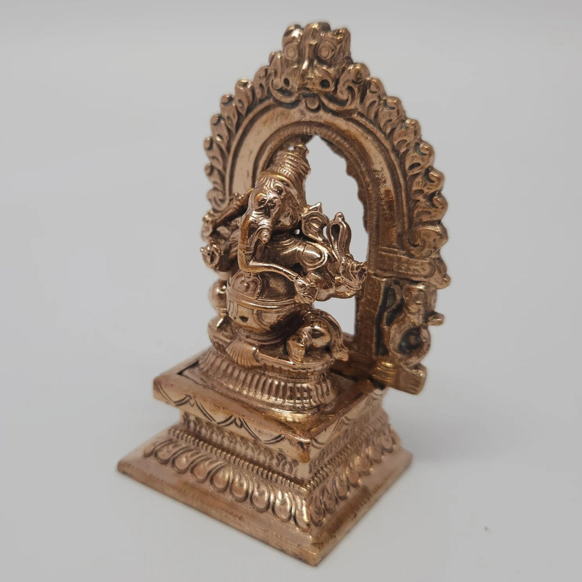 Ganesha Impon Murti Left Angle Trunk Curved Right Modak Bowl Auspicious