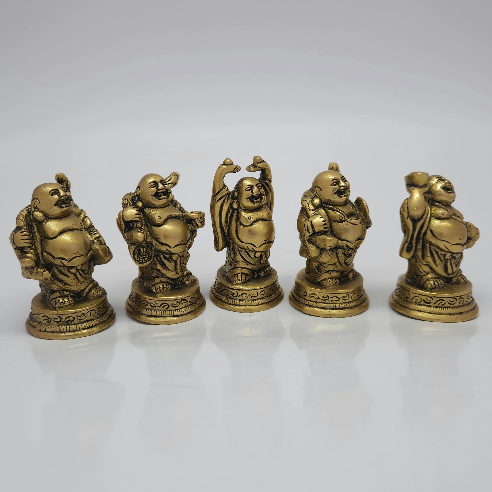 Right 45-degree angle group view showcasing the continuous antique finish and uniform 4cm circular base plates of the 1.5kg set.