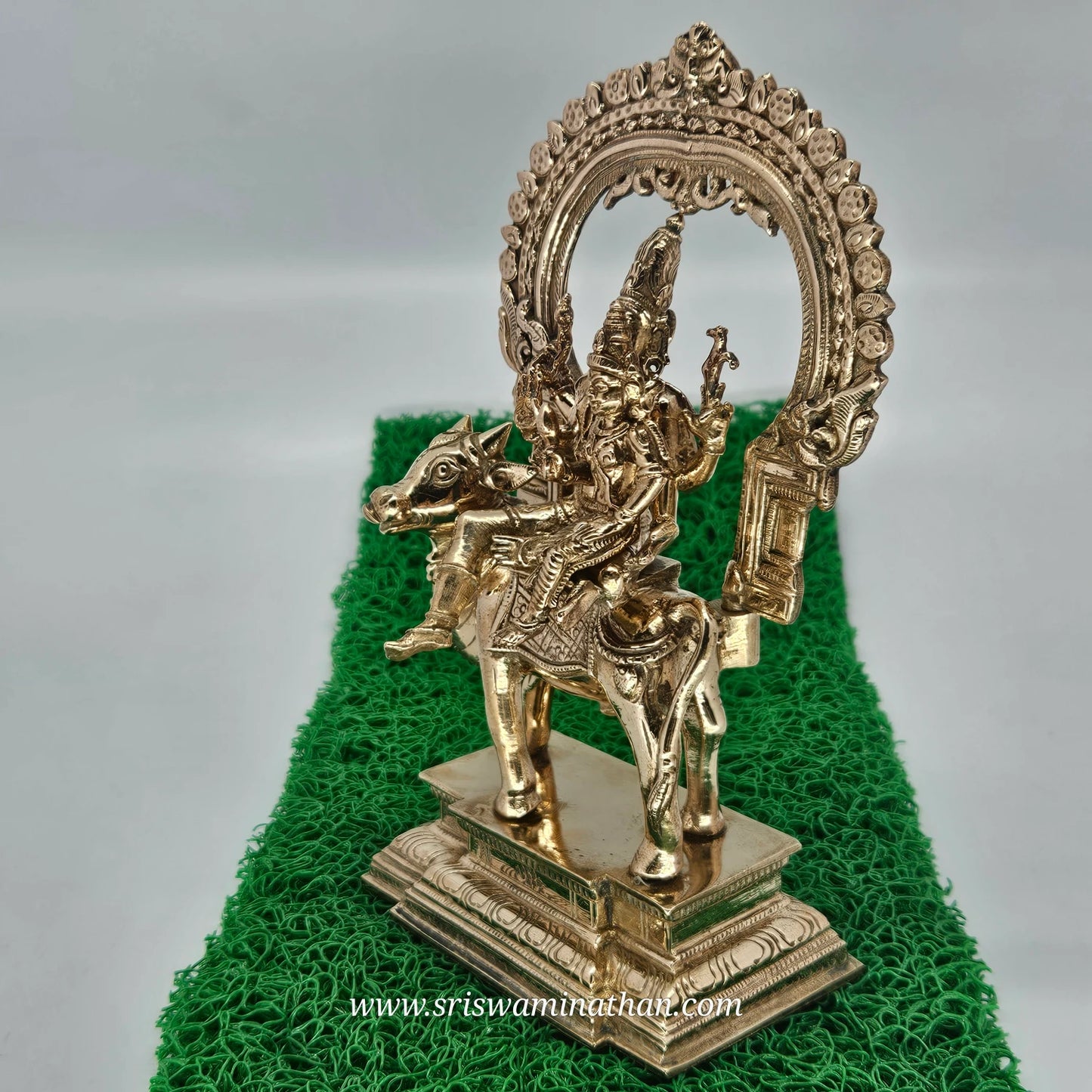 Pradosham Moorthi Side View - Shiva Parvati Brass - Premium Panchaloha Craftsmanship