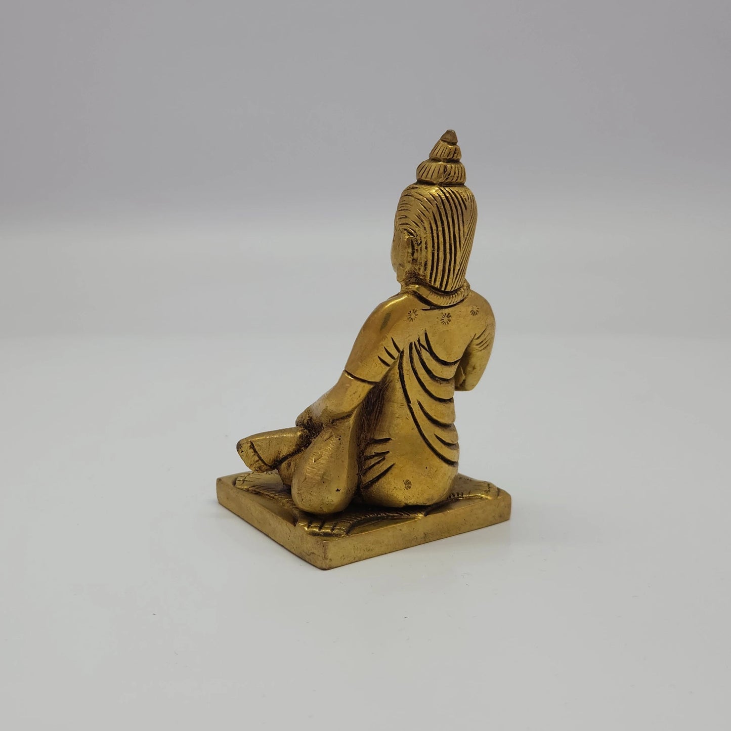 Premium Brass seated Sripada Srivallabha statue 4-inch 10cm back view showing reverse of the shoulders and flat base