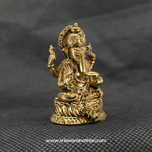 1.75" Vinayagar seated on Elephant head Peedam