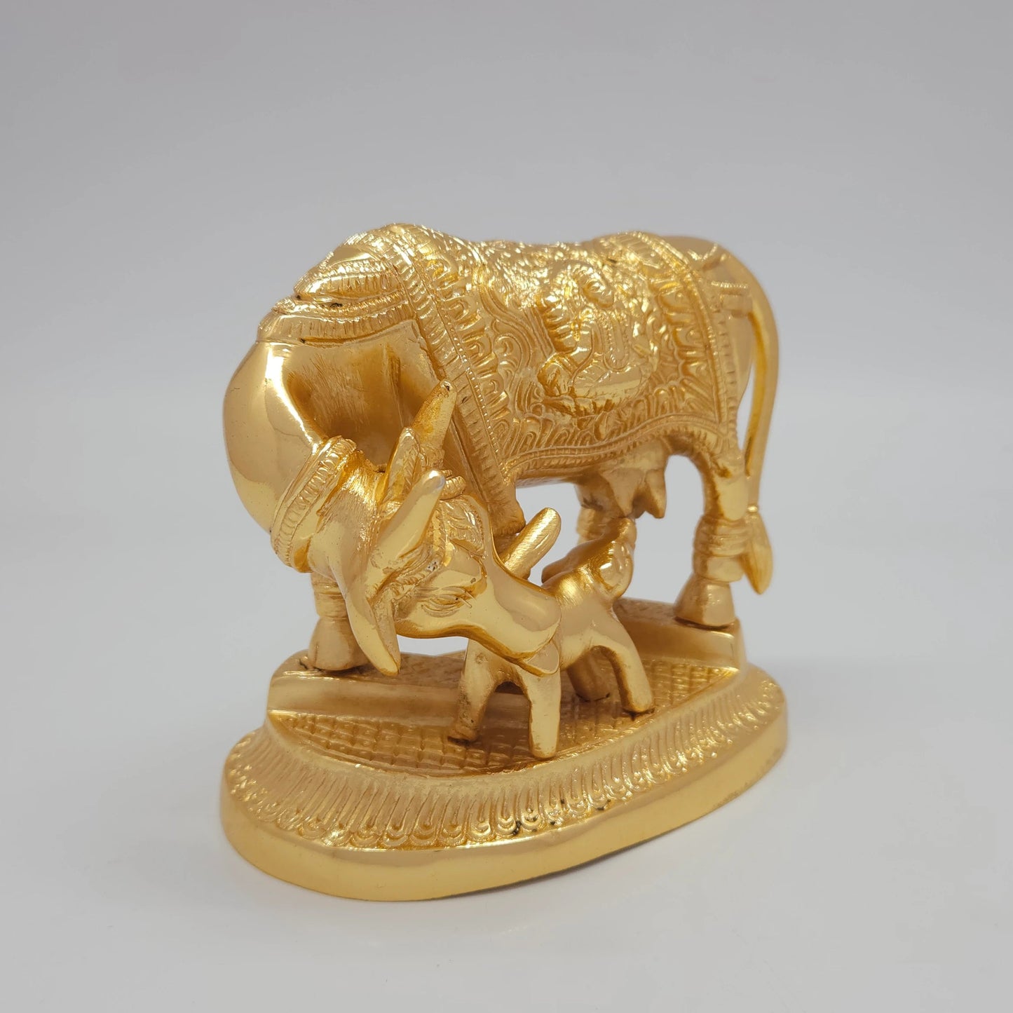 Left 45-degree angle profile emphasizing the cow licking the calf and the high-profile engraved oval base lines