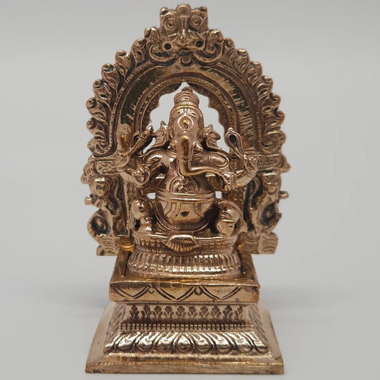 Siddhi Vinayaka Panchadhathu Idol Front View Thiruvatchi Arch Attendants
