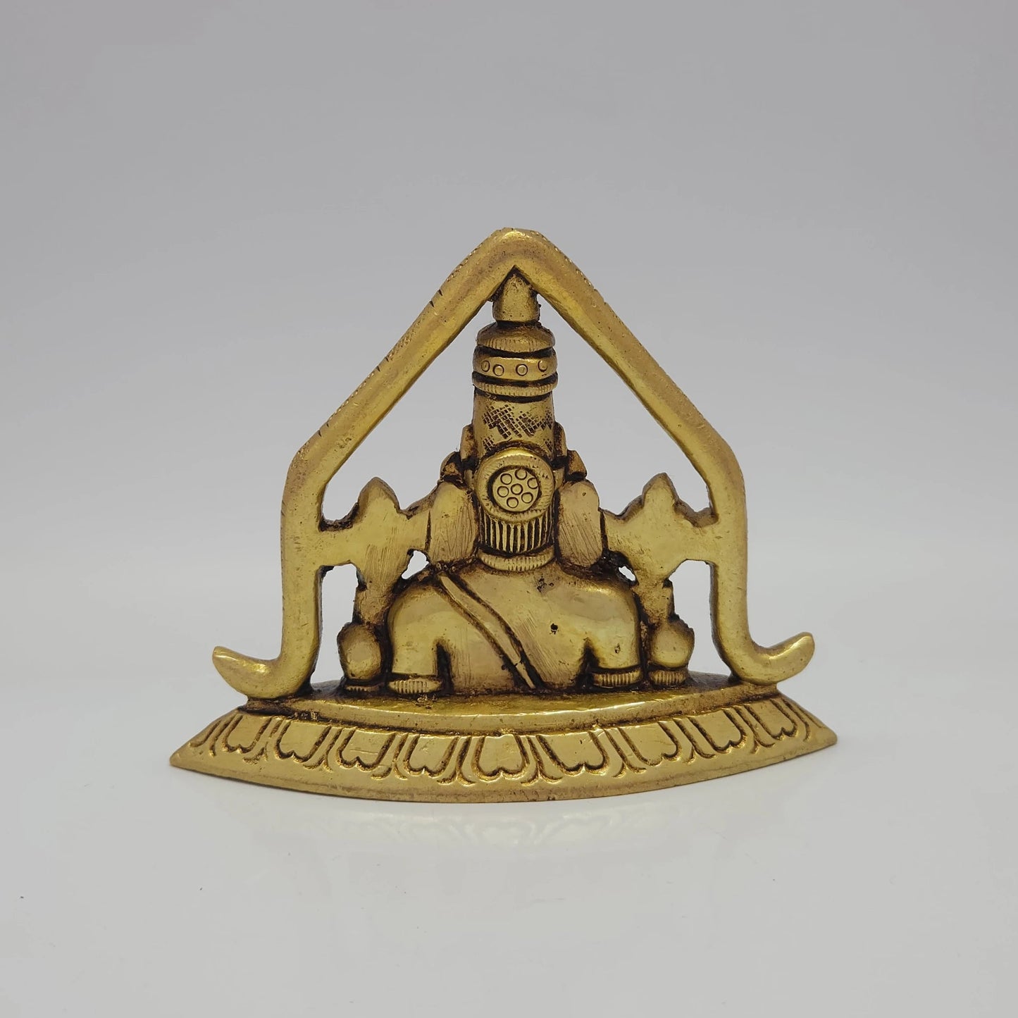 Sri Swaminathan and Co brass Balaji perumal statue antique finish 500g weight back pose full rear view showing reverse of pointed thiruvatchi halo arch frame and flat lotus pedestal