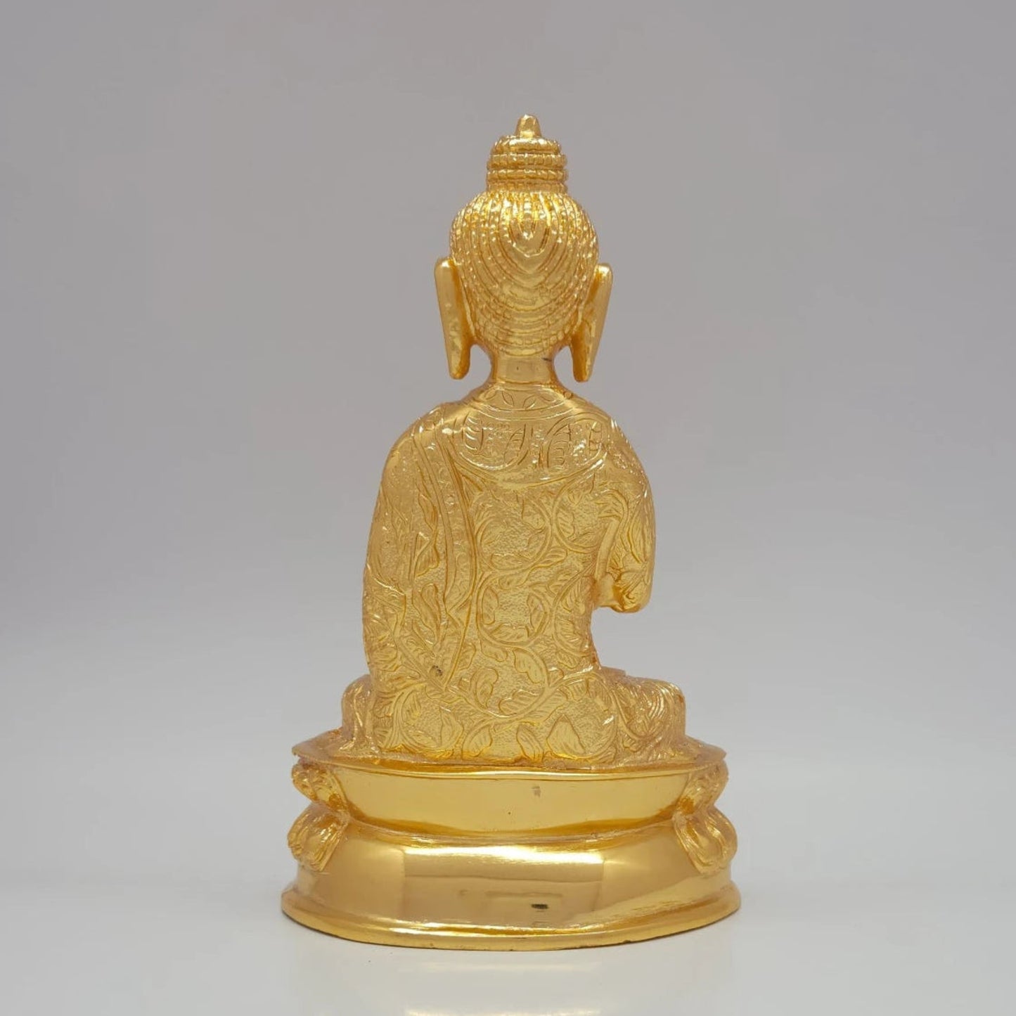 Rear view detailing the extensive scrollwork robe patterns and uniform gold sheen of the 1.35kg decorative sculpture.